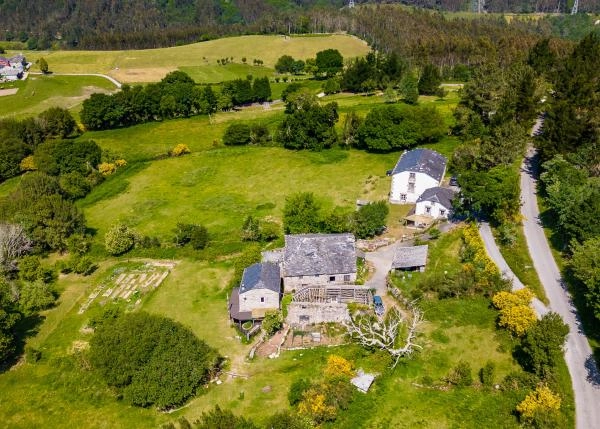 7-GCH-1111-Cerdriz-aldea-rural-conjunto-casas-dron-64f8700f091e1