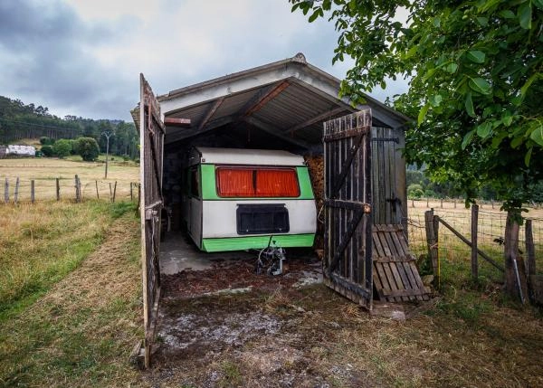 GCH-1133-Ourol-Gerdriz-garaje-puerta-madera-caravana-64c15b1f95b53