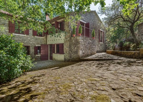 27 Vista principal del molino