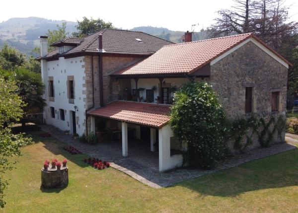 2 vista de casa por dron