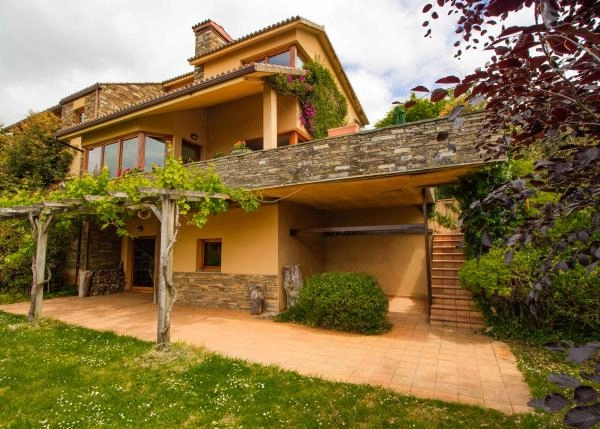 1477-27-64af41734d963-frente-de-casa