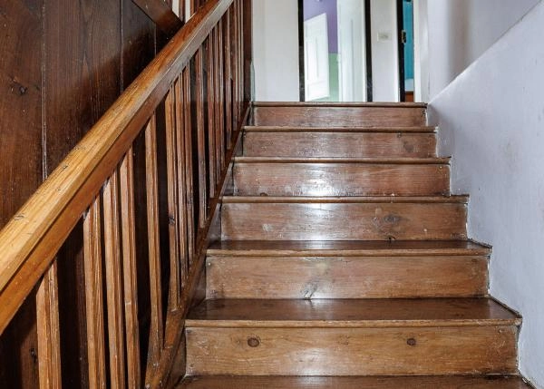 GCH-1490-Melide-Int-Plata1-45-escalera