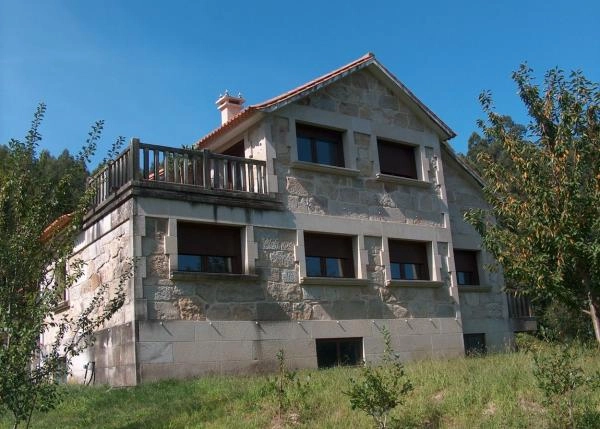 casa03-64ae682e92749-parte trasera de casa