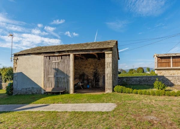 1562 1 Friol exterior garaje