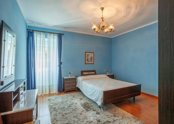 1562 1 Friol interior habitacion