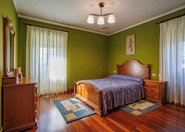 1562 4 Friol interior habitacion