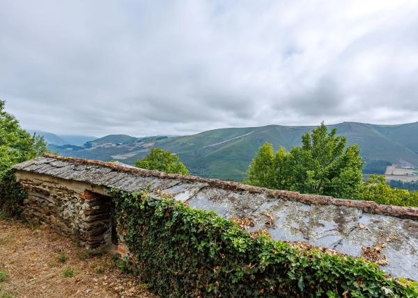 1577 La Muria exterior entrada a capilla