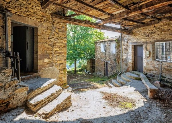 1577 1 La Muria exterior patio