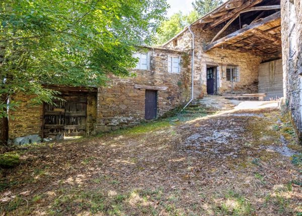 1577 2 La Muria exterior patio