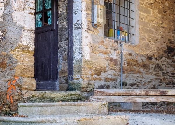 1577 1 La Muria exterior escalera