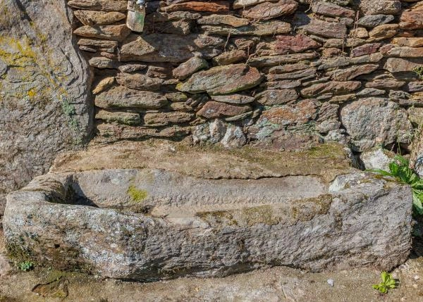 1590 Pontecarreira exteriores tumba