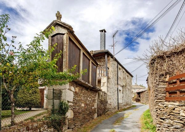 1604 1 exterior Bocamaos horreo