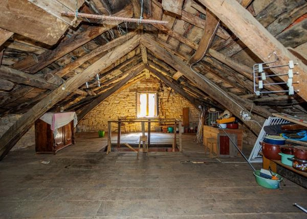 1608 O Mazo exterior bajo cubierta atico