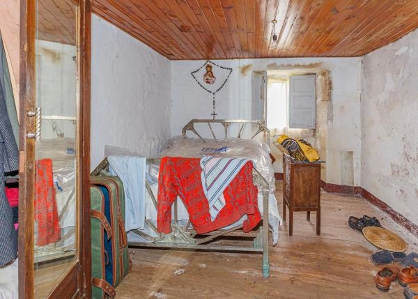 1609 2 interior bedroom