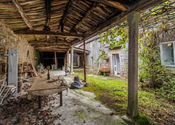 1609 1 interior patio