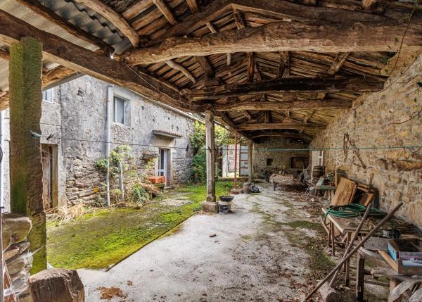 1609 2 interior patio