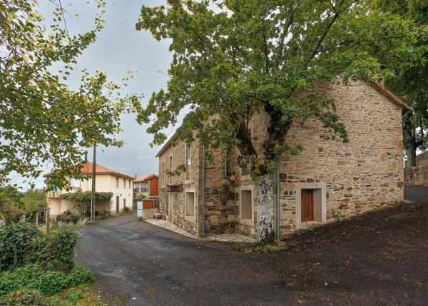  1612 A Golada exterior vista lateral