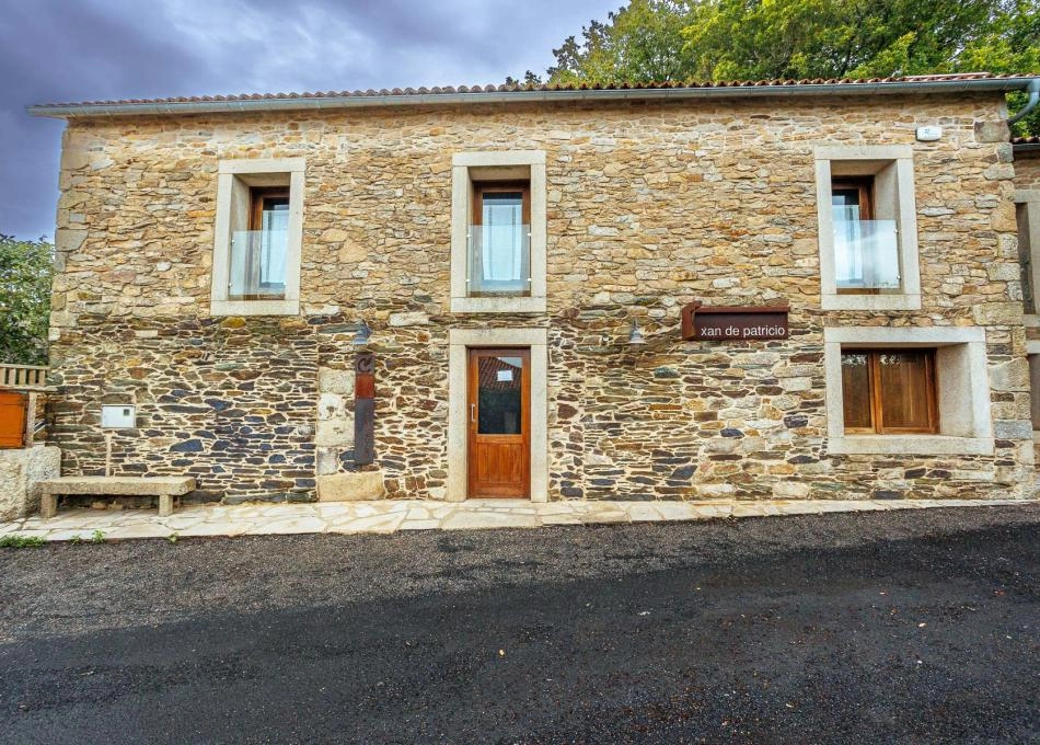  1612 A Golada exterior vista de frente