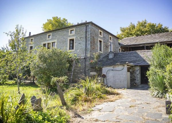 1615 1 Asturias exterior lateral casa