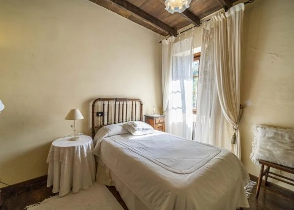 1615 2 Asturias interior habitacion 