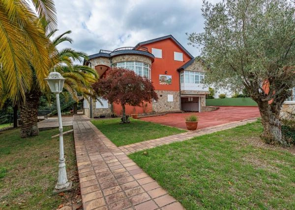 1620 chalet Santiago exterior zona deportiva jardines