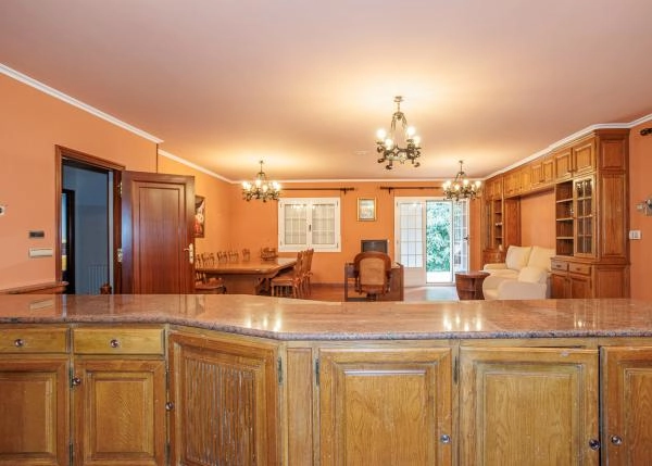 1620 chalet Santiago interior sotano comedor