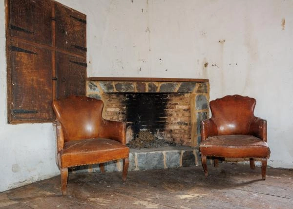 1621 Congostro Aranga interior muebles delante de fuego