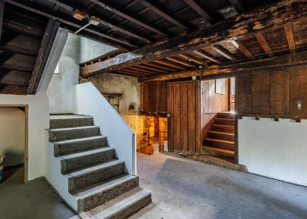 1621 Congostro Aranga interior escalera