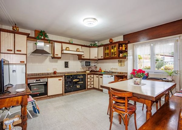 1622 A Pontenova interior cocina