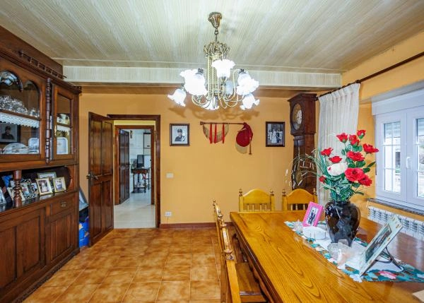 1622 2 A Pontenova interior comedor