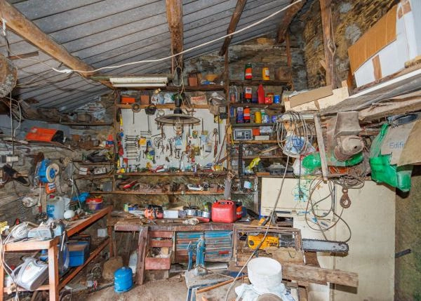 1622 A Pontenova interior almacen taller 