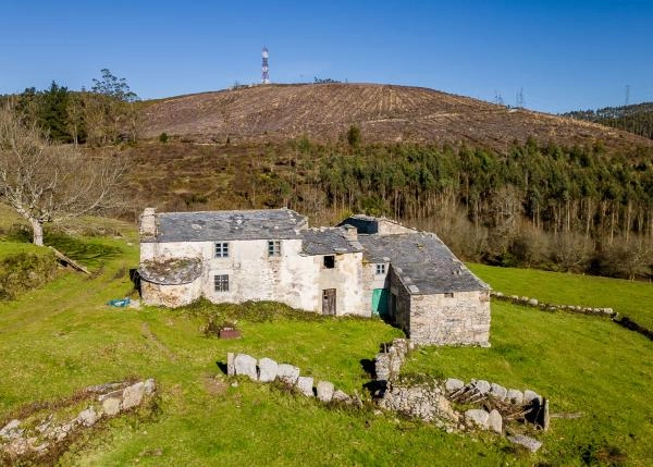 1627  7 pueblo in valle de Ouro exteriores