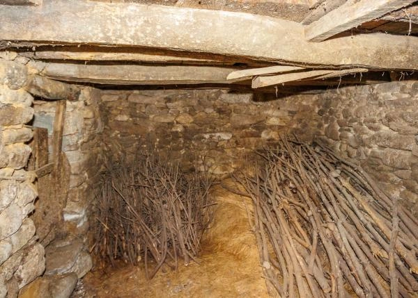 1627 5  pueblo in valle de Ouro interior