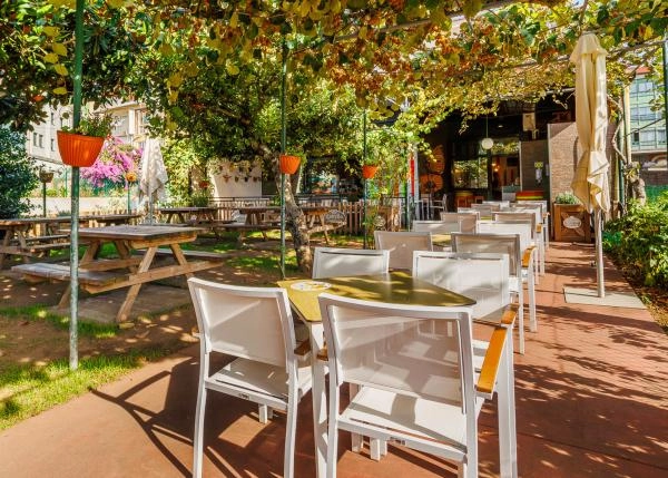 10-Casa-Alongos-restaurante-en-el-camino-primitivo-con-terraza-650abeb4cf172