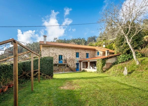 1648 San Sadurniño Exterior desde fondo jardin