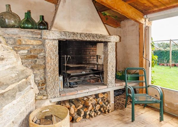 1648 San Sadurniño Interior chimenea francesa