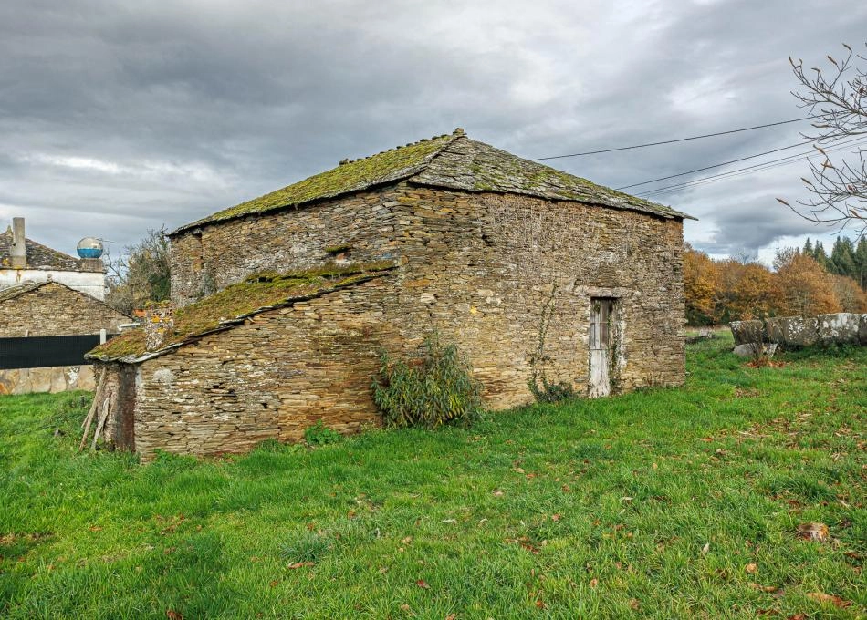 1651 cela lateral de casa