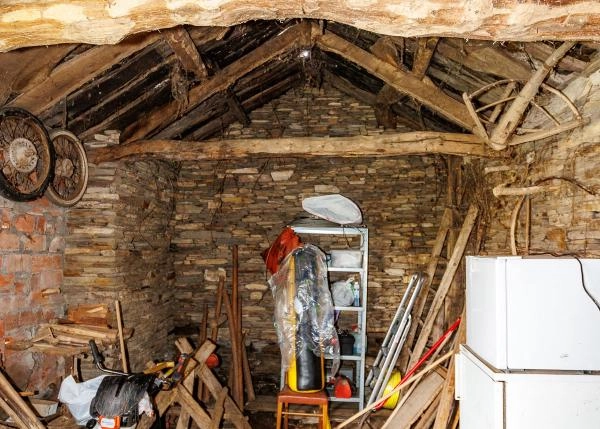 1651 2 Cela vista dentro casa