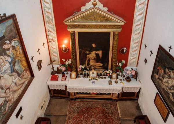 1663 Pazo Pena Corveiras interior chapel altar