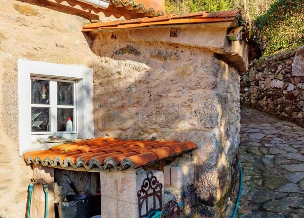 1666 Rodeiro Exterior horno piedra