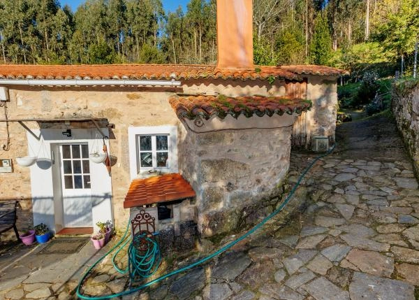 1666 Rodeiro Exterior horno adosado a casa