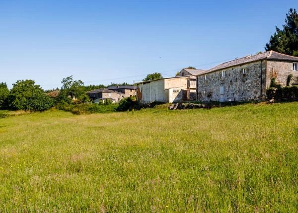 1697 San Sadurnino Exteriores vistas desde campos