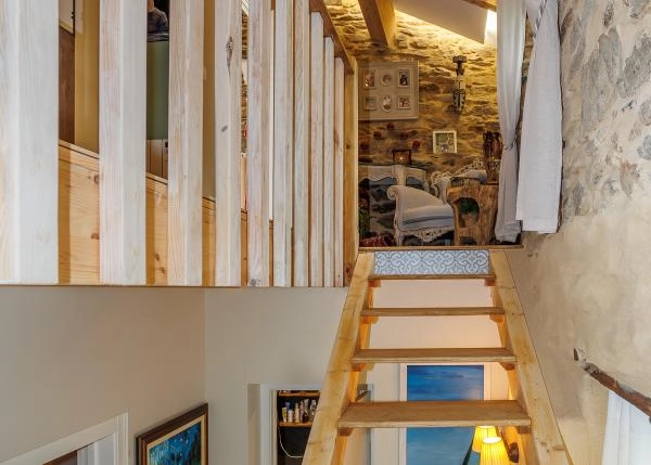 1727 Belocoi escaleras