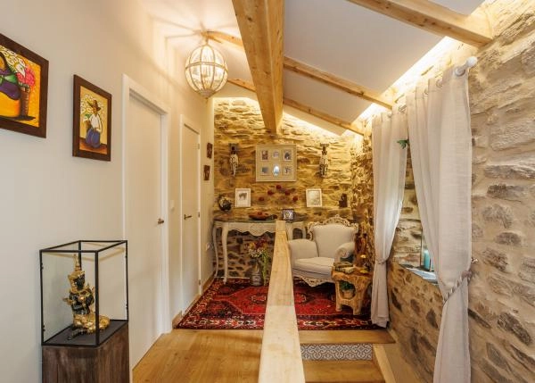 1727 Belocoi pasillo interior