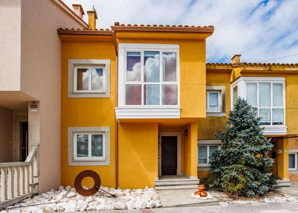 1732 vista delantera casa Laxe exterior