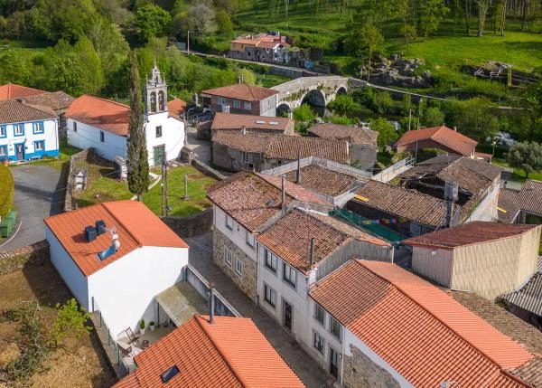 1738 1 vista arial Melide Coruña exterior