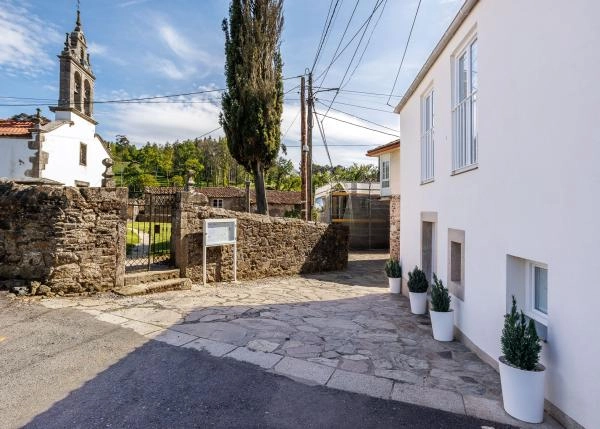1738  iglesia  Melide Coruña exterior