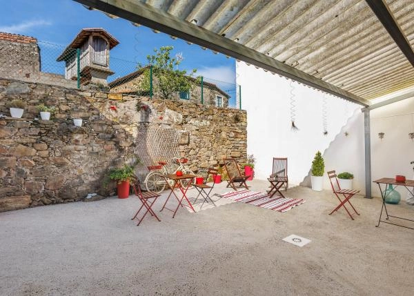 1738 3 Patio Melide Coruña exterior