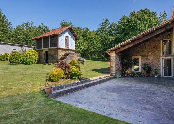 1756 Touro horreo terraza exteriores