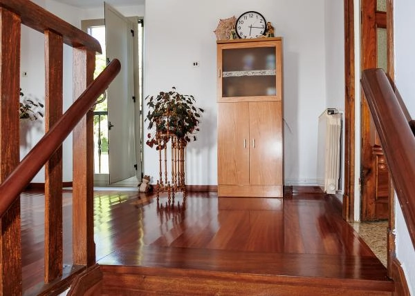 1756 Touro planta primera pasillo escaleras Interior-